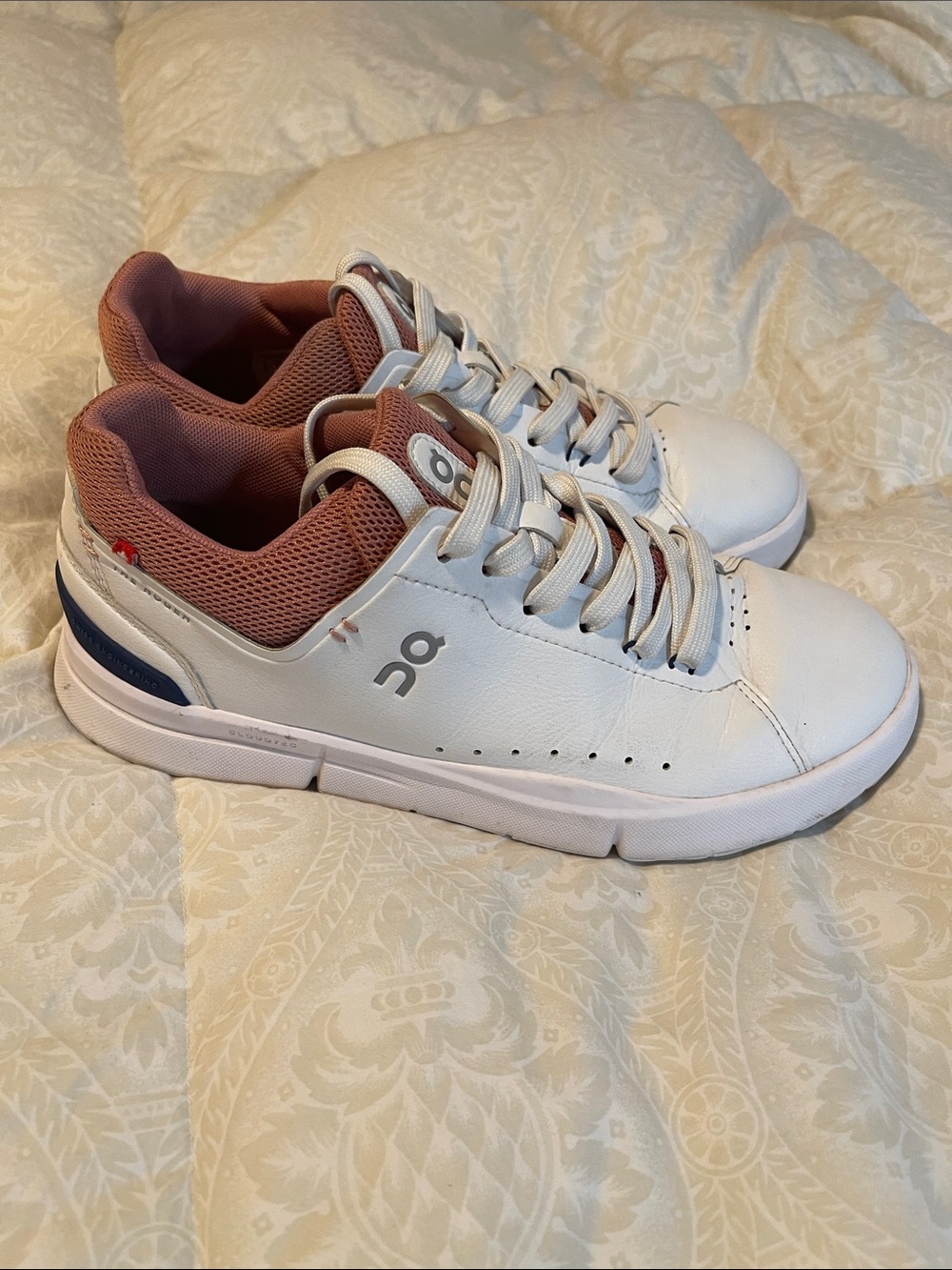 On Cloud Running Women’s The Roger Advantage White Rose Shoes Size 7